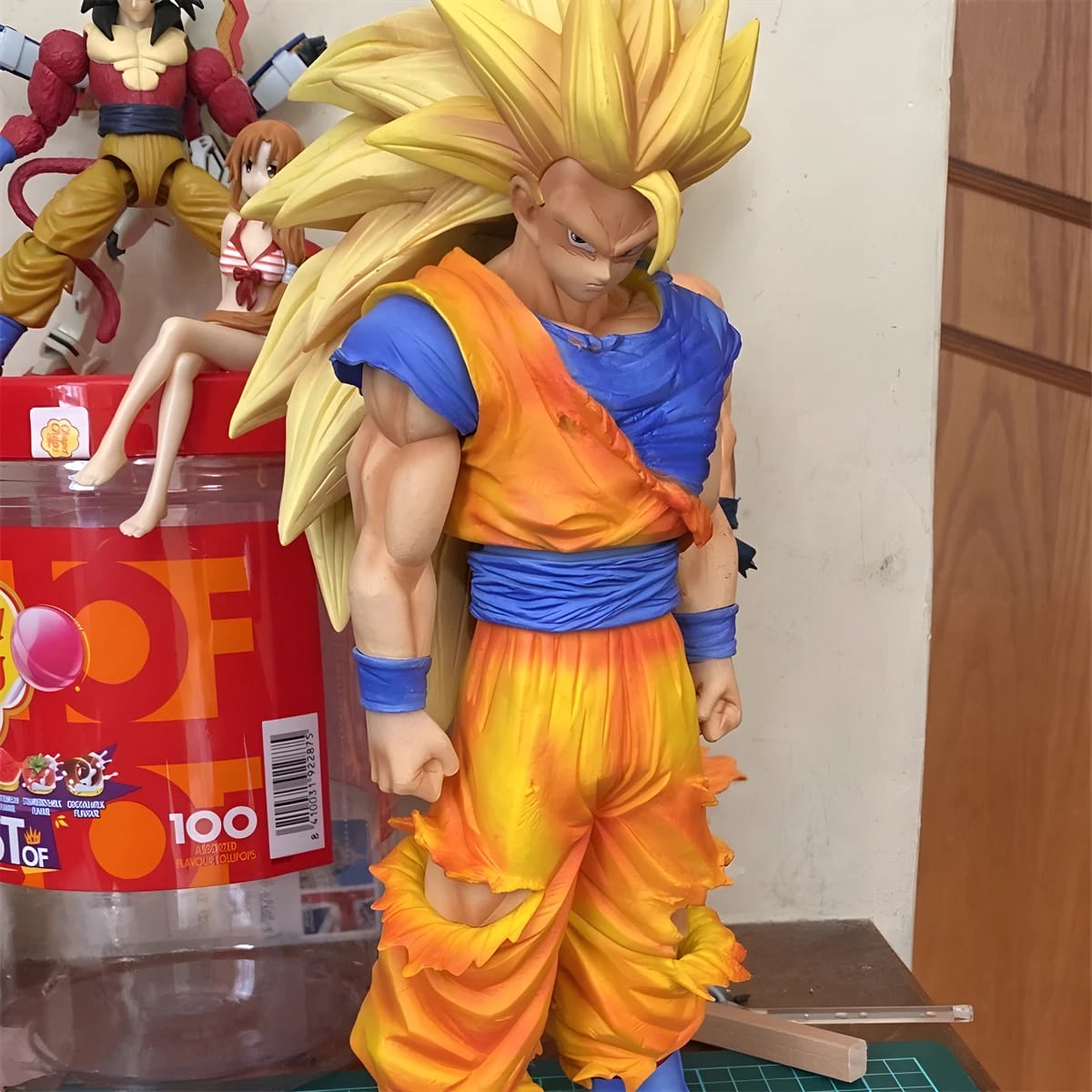PRE-ORDER Goku SSJ3 large