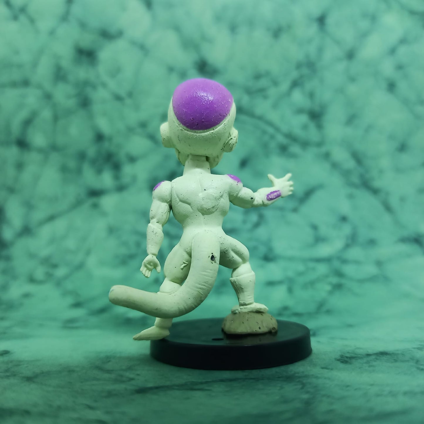 FREIZA white